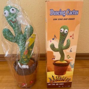 Vicces beszélő, táncoló, világító kaktusz – interaktív fejlesztő plüss